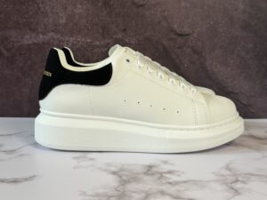 Alexander McQueen Oversized Sneakers: imagen 1